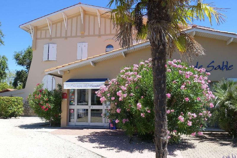 Hotel Le Grain De Sable Арес Экстерьер фото